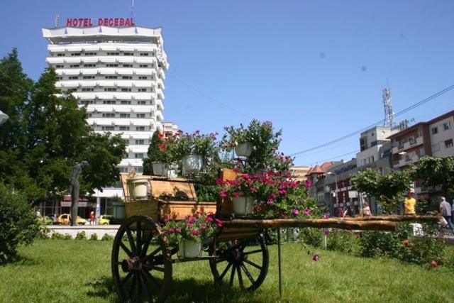 Hotel Decebal Bacău Екстериор снимка